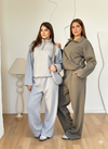 Zip-Up Sweatshirt & Pants Set – Cozy and Trendy