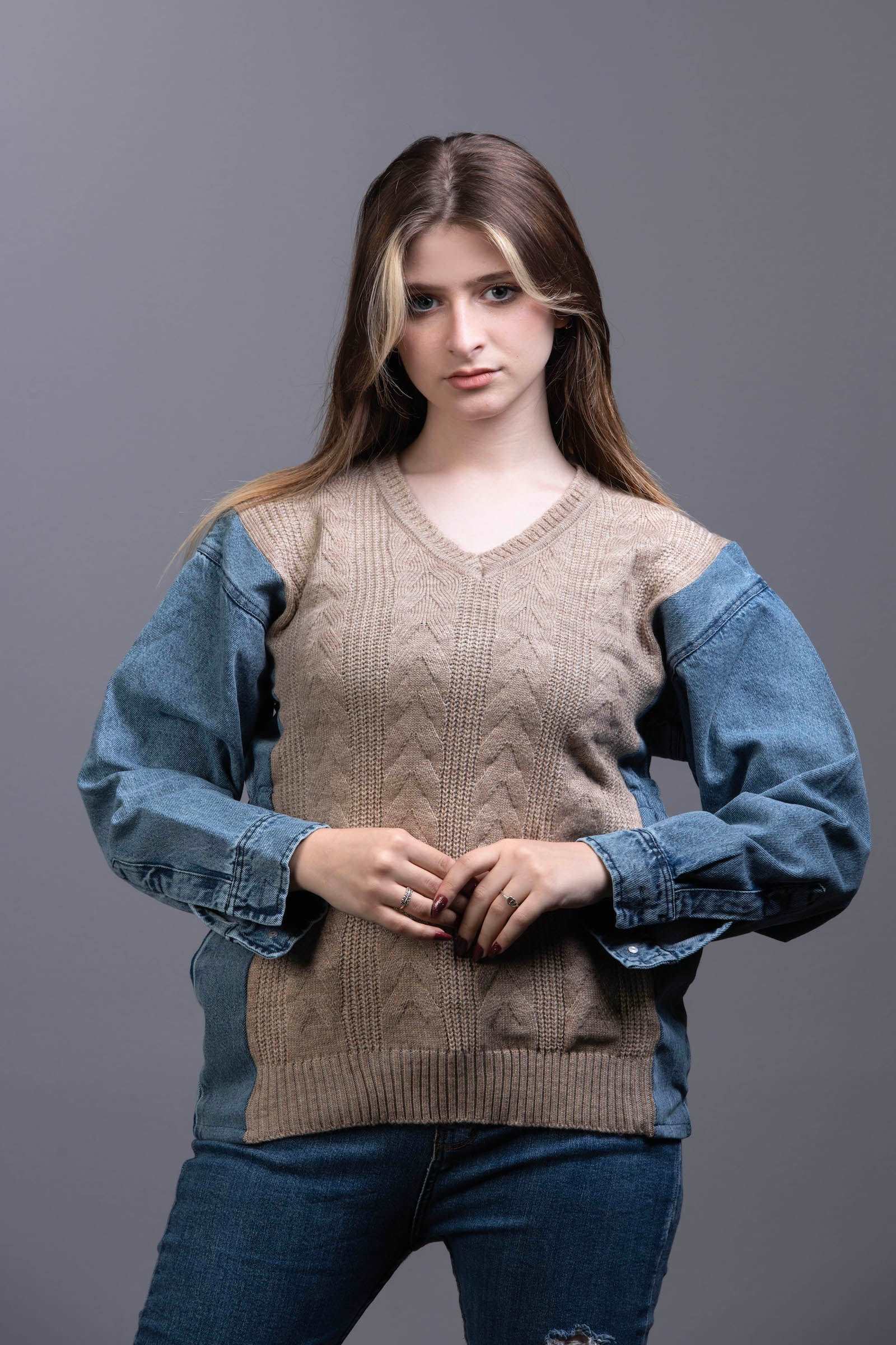 cable-knit Sweater with denim sleeves